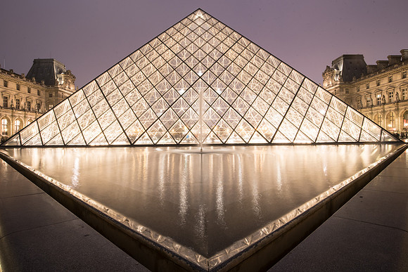 Pyramide du Louvre